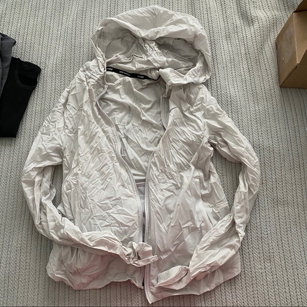 Nike packable jacket - Picture 2 of 4